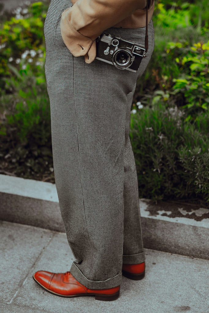Loose-Fitting Trousers and Oversized Clothing: The Fit That Never Dies